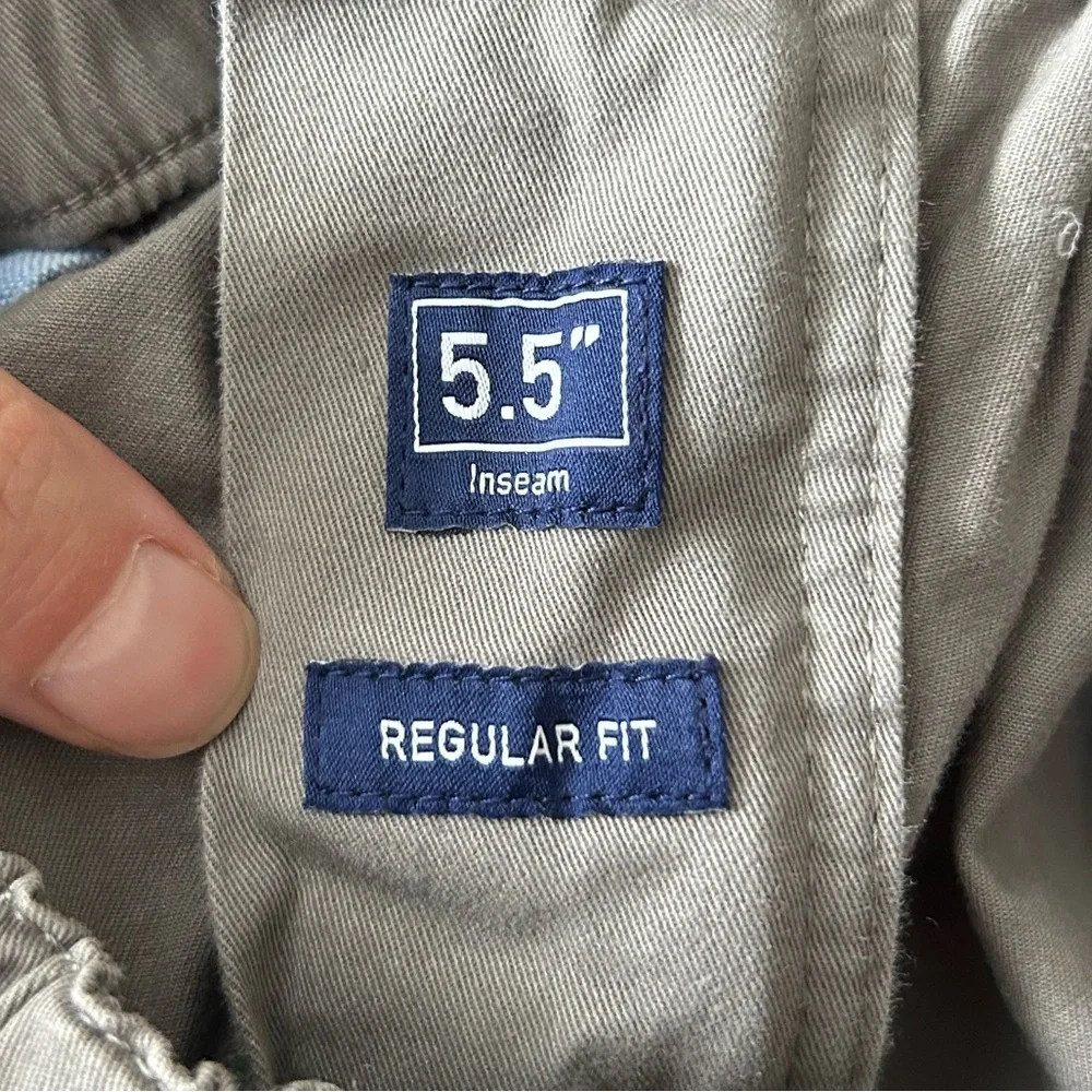 Chubbies Grey 5.5” Inseam Regular Fit Shorts Size Medium - Picture 7 of 8